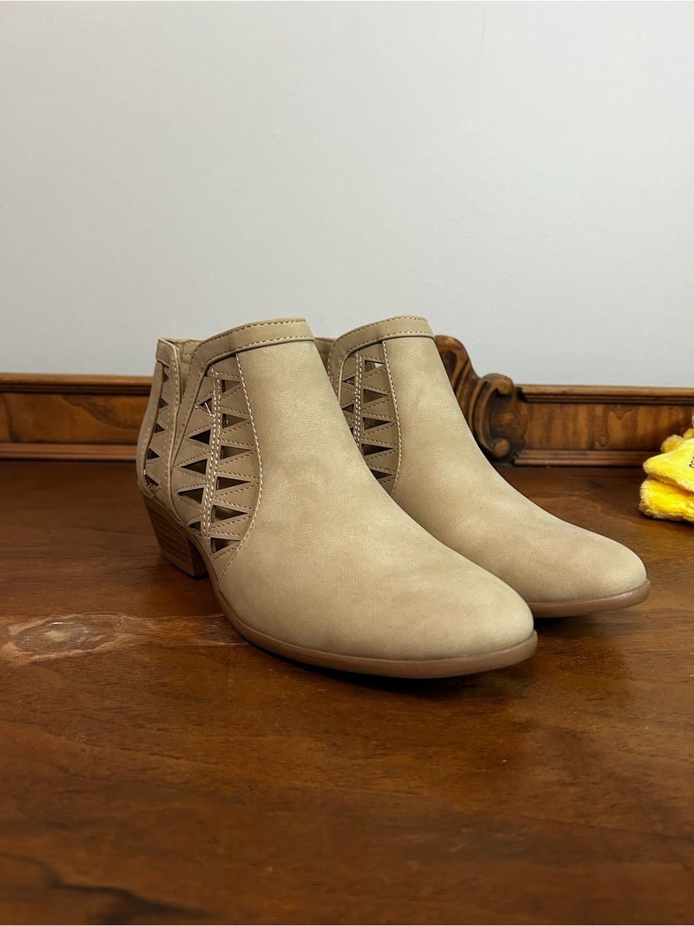 Soda CHANCE Womens Perforated Cut Out Stacked Block Heel Ankle Booties, Size 7